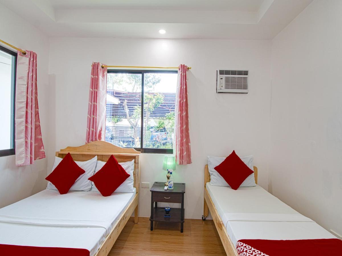 Oyo 777 Rn Guesthouse Moalboal Exterior photo