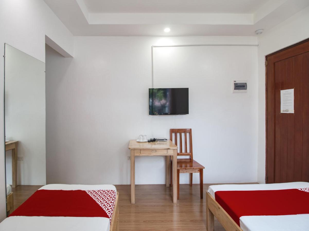 Oyo 777 Rn Guesthouse Moalboal Exterior photo