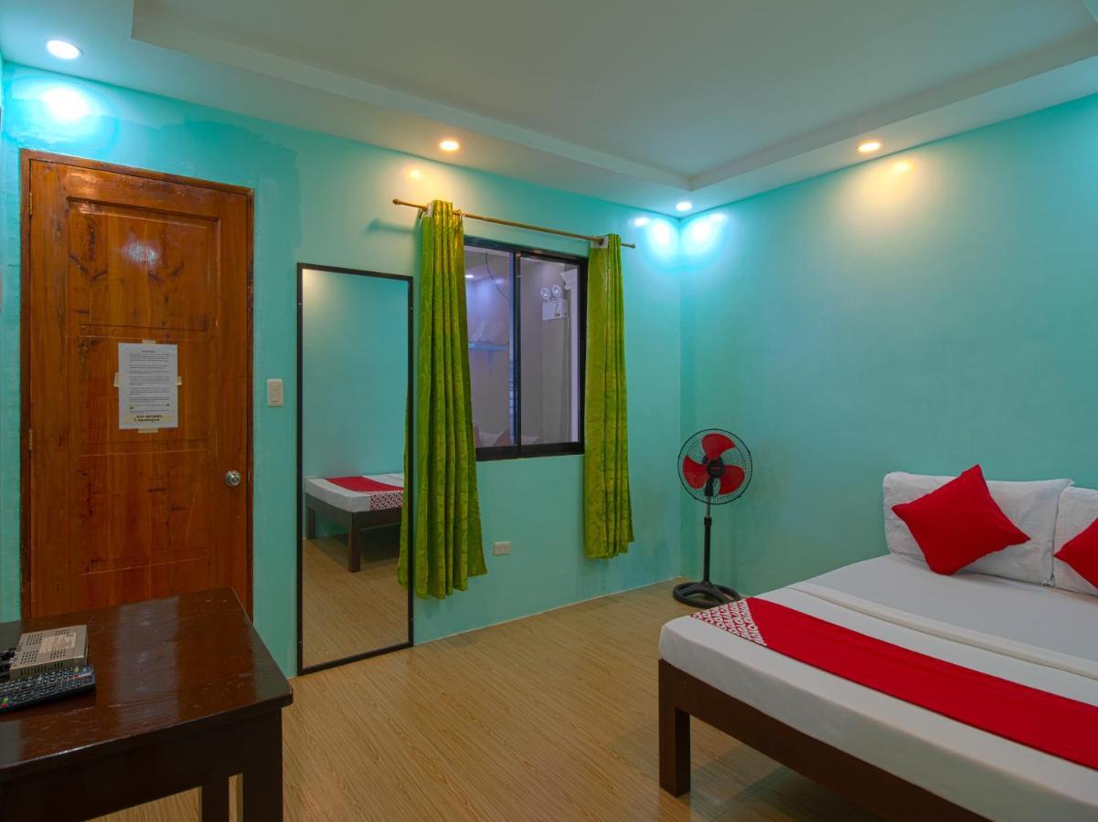 Oyo 777 Rn Guesthouse Moalboal Exterior photo
