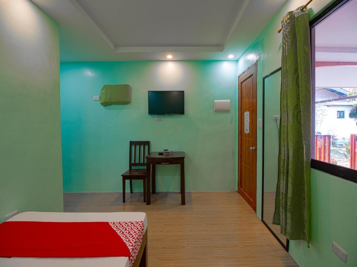 Oyo 777 Rn Guesthouse Moalboal Exterior photo
