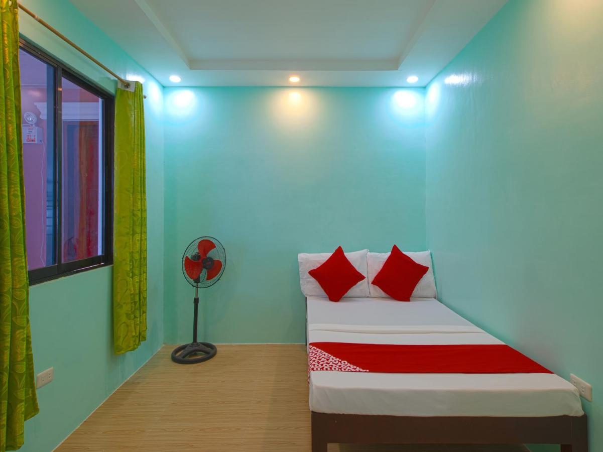 Oyo 777 Rn Guesthouse Moalboal Exterior photo